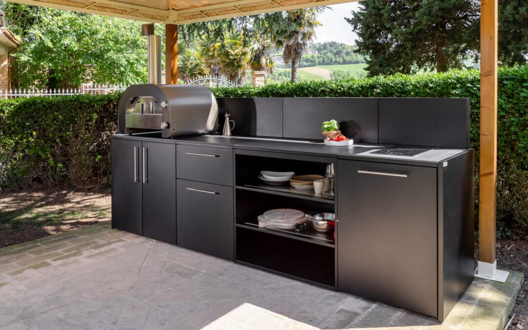 Cucine da esterno: funzionalità e design per vivere all’aperto